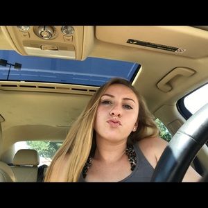 Meet your Posher, Alexis